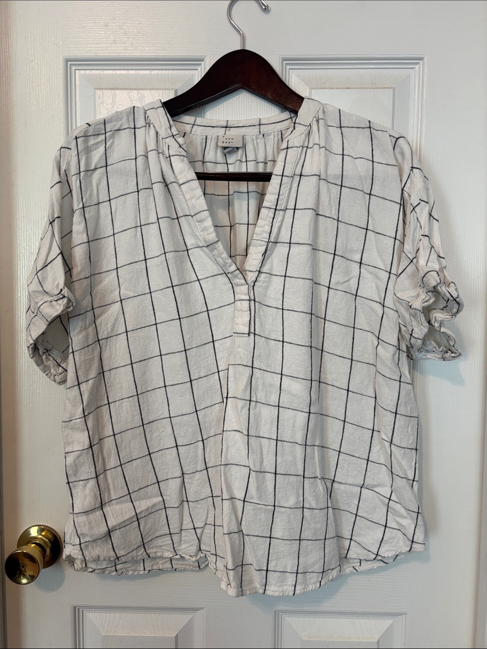 A New Day Casual Checkered/Window Pane V-Neck Linen Blouse. Great with jeans!!